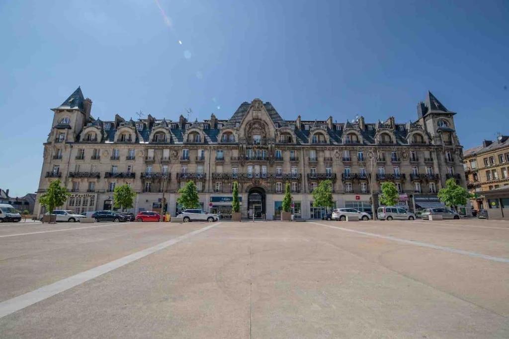 La Suite 7 Gite Urbain Charleville-Mezieres Bagian luar foto