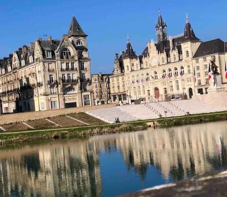 La Suite 7 Gite Urbain Charleville-Mezieres Bagian luar foto