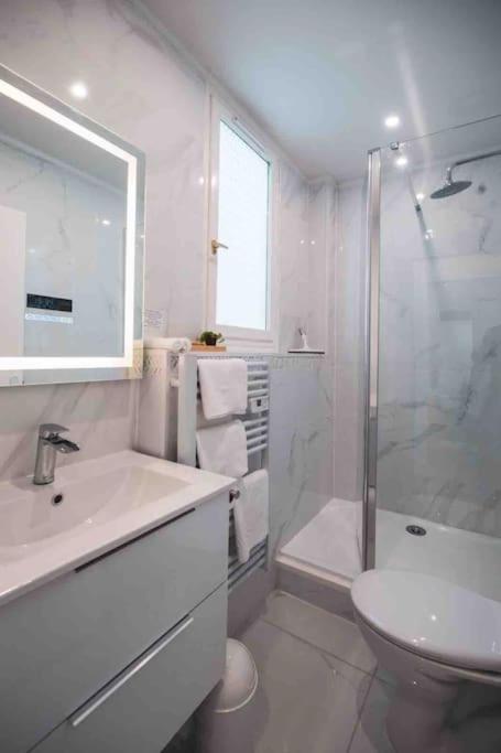 La Suite 7 Gite Urbain Charleville-Mezieres Bagian luar foto