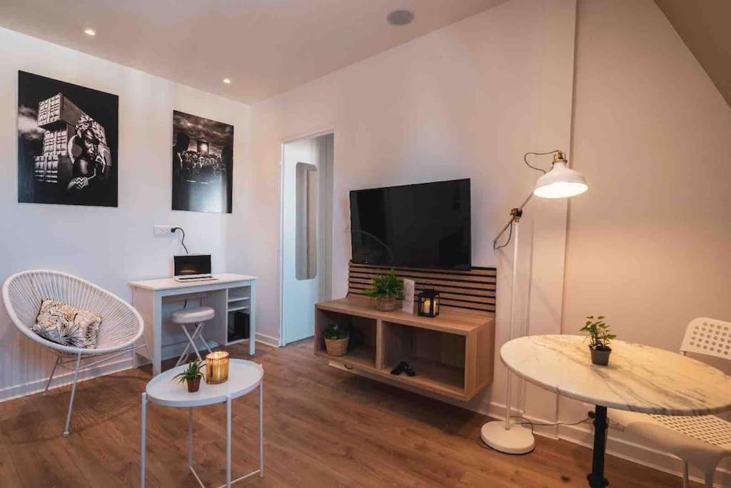 La Suite 7 Gite Urbain Charleville-Mezieres Bagian luar foto