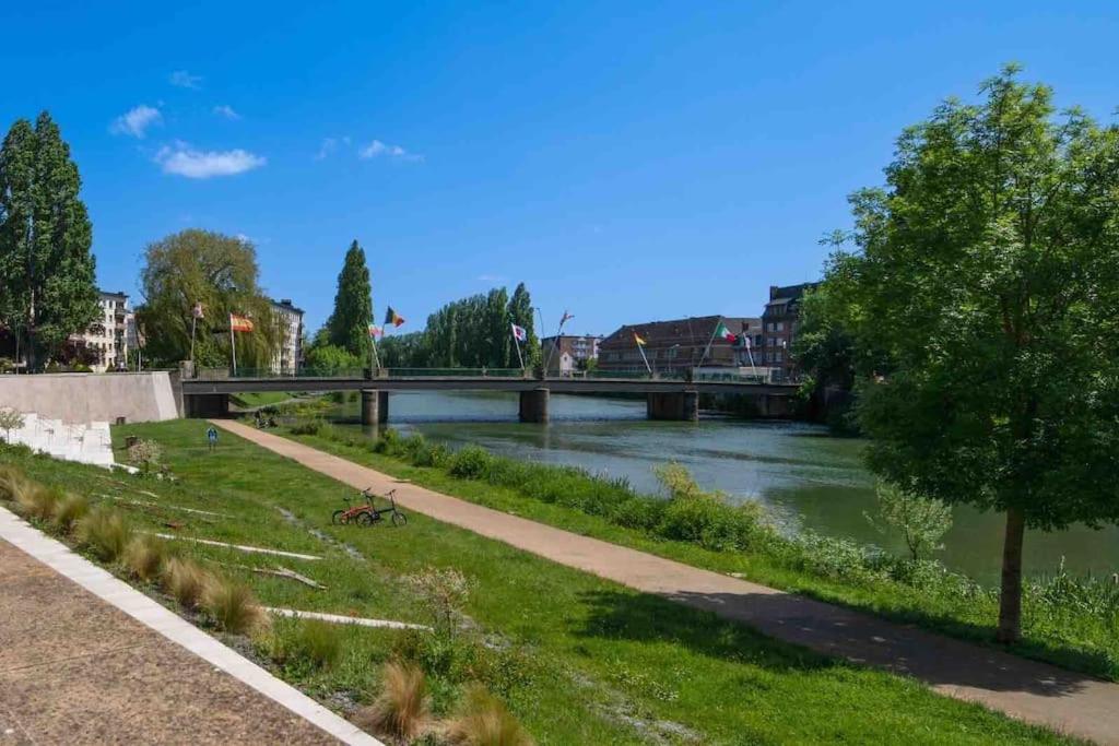 La Suite 7 Gite Urbain Charleville-Mezieres Bagian luar foto