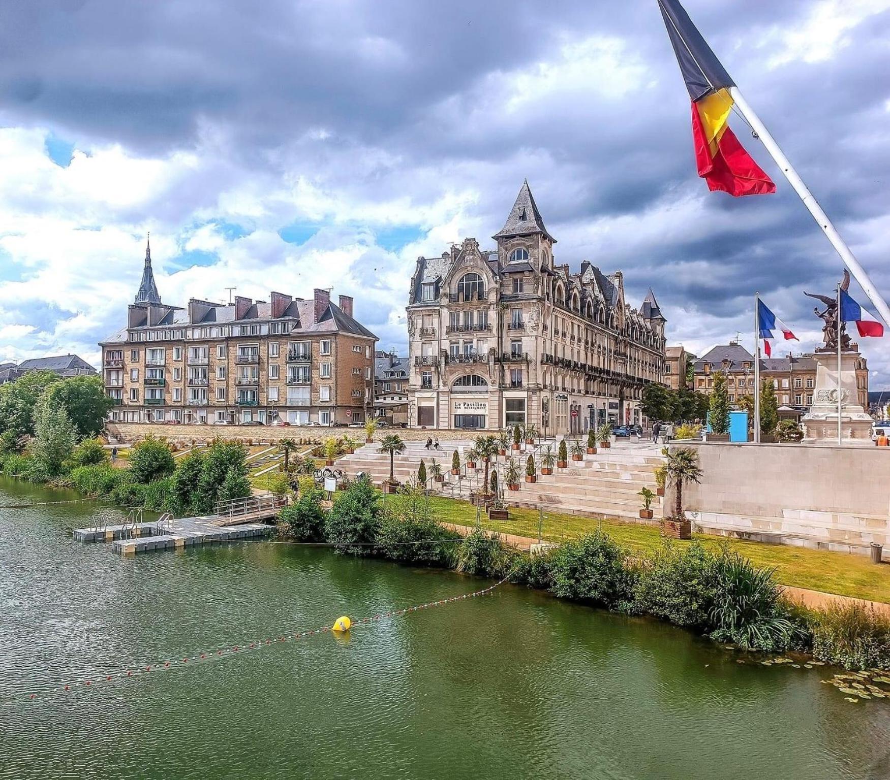 La Suite 7 Gite Urbain Charleville-Mezieres Bagian luar foto
